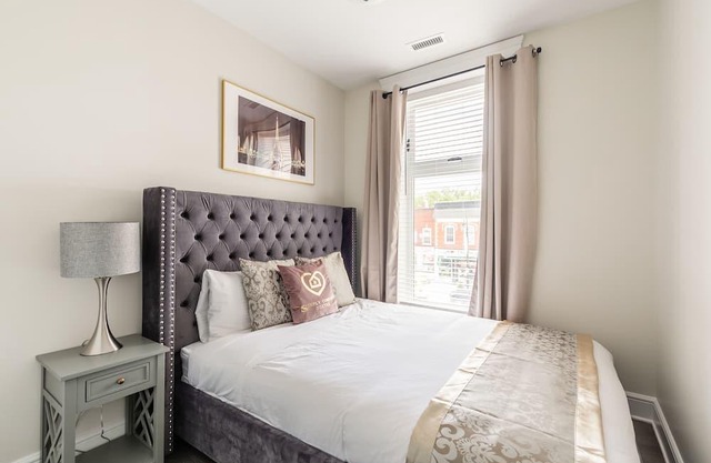Simply Comfort. Rideau 2Br Signature Apartment Free Parking