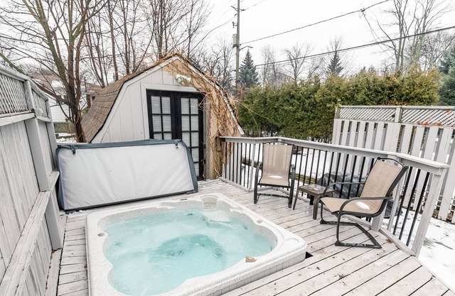 Simply Comfort. Stylish Hamilton House 3Br HOT TUB