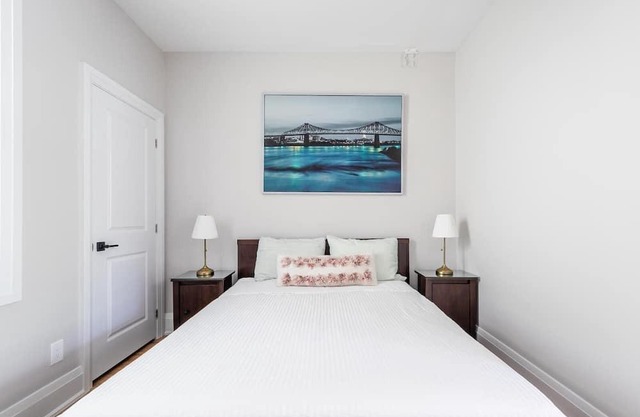 SimplyComfort. Stylish 2Br Apartment in the Heart of Hamilton