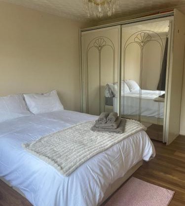Single and doubles rooms close to central London