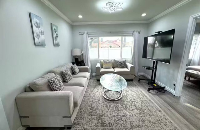 Single Cozy House /private amazing fenced backyard