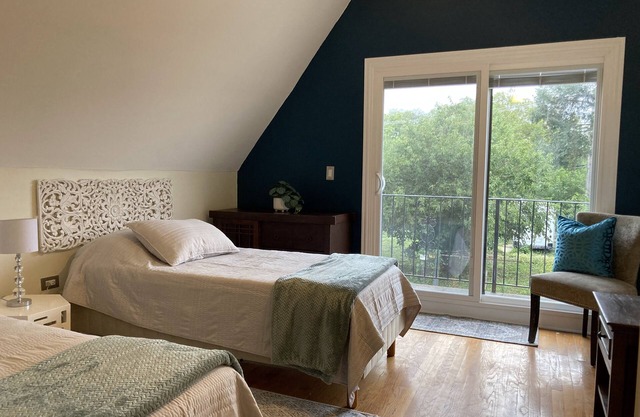 Single Family Home in the Heart of Chicago. By UIC, Medical District, Pilsen!