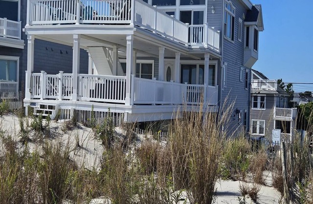 Single Family. Ocean Front. WIFI. Washer & Dryer. Rooftop Deck. Master Suite.