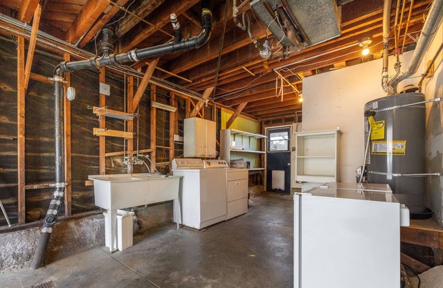 Single Family. Quiet. Walk to Beach.