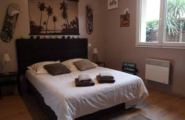 SINGLE-STOREY HOUSE WITH SECURE SWIMMING POOL, CLOSE TO BEACH AND GOLF COURSE.