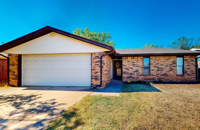 Single-level home near OSU campus with fenced yard, patio, & grill