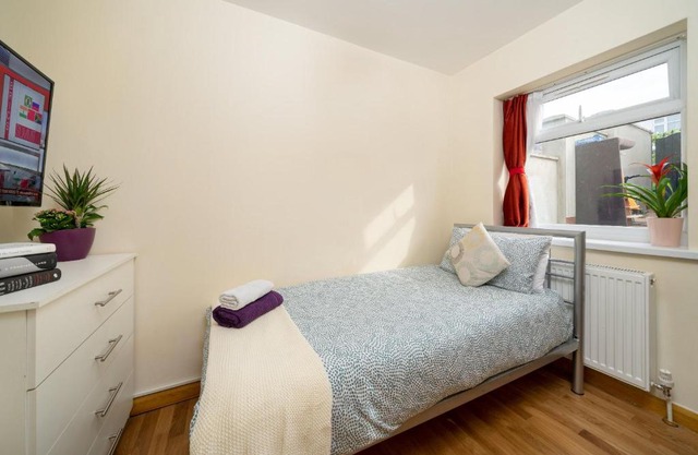 Single Room G1 (Sandycroft Guest House)