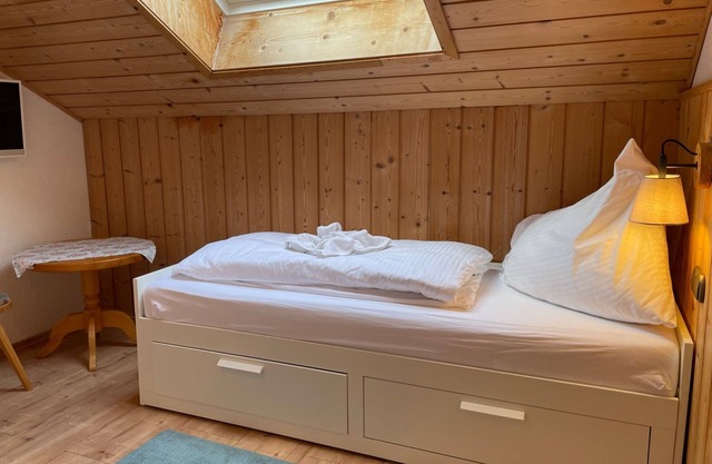 Single room - Holl Guest House