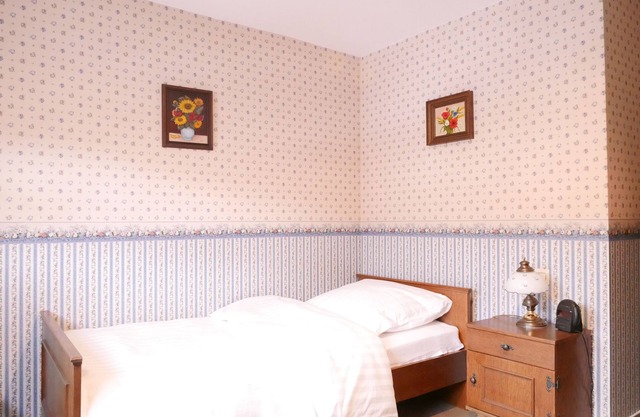 Single room with shower and WC