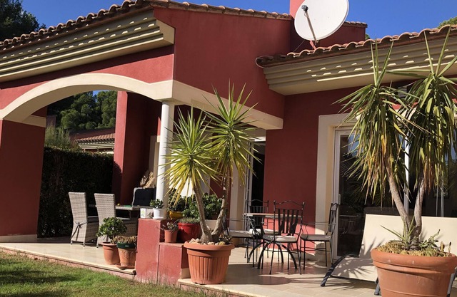 Single storey house of 115 m2 located in golf