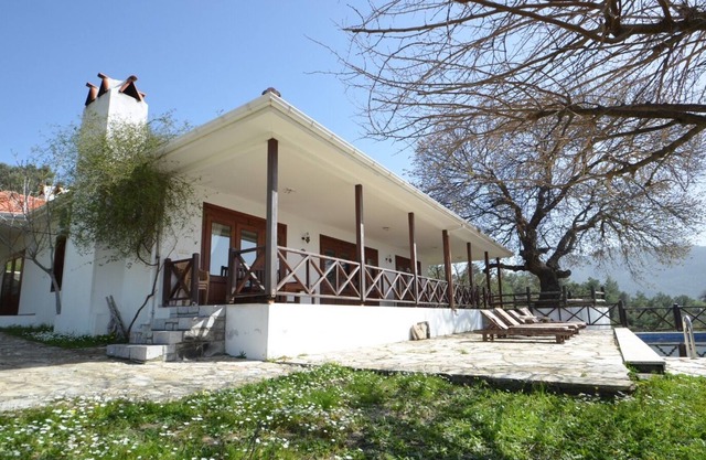 single storey, 3bed private villa with infinity pool on the hillside in Gokbel
