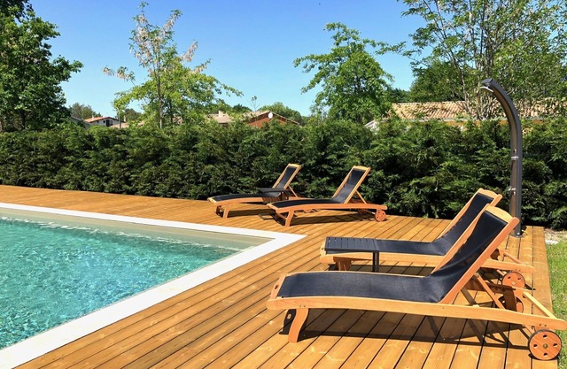 Single storey villa on the Atlantic coast with heated pool and jacuzzi