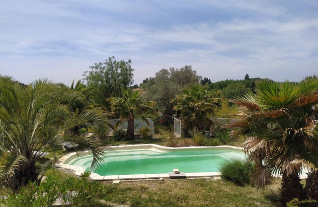 Single-storey villa with private Californian pool