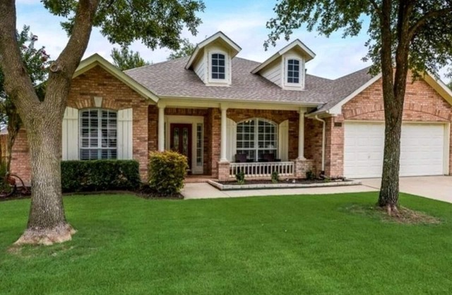 Single story 15m from DFW in desirable neighborhood