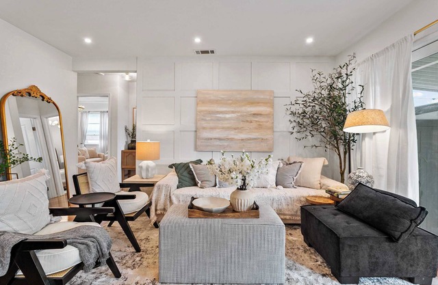 Single-Story｜Lush Backyard for Pets｜Garage Access｜Month2Month available #42099