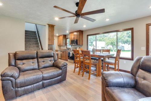 Sioux Falls Home Near Downtown 2 Living Areas!