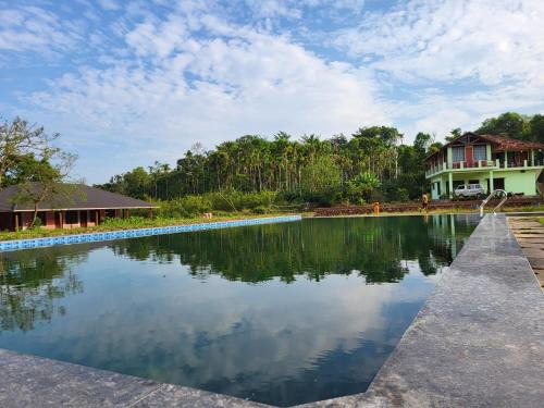 Sirimane Homestay - Swimming Pool, Food, Near to Falls & Trek