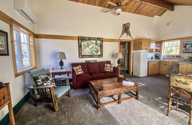 Sisters Chalet-Beautiful 1bdrm/1/bath moments from Hoodoo Ski Resort