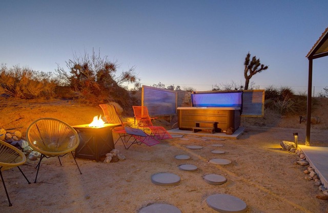 Sisu Homesteader- Hot Tub, Bbq, Fire Pit & Dark Skies! 2 Bedroom Home by Redawning