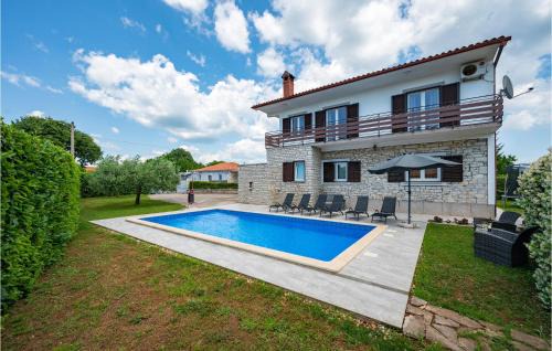 Six-Bedroom Holiday Home In Barban