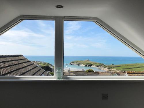 Six by the Sea - 1 Bed House - A little something for everyone