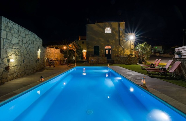 Skandalis - Kalliopi with pool