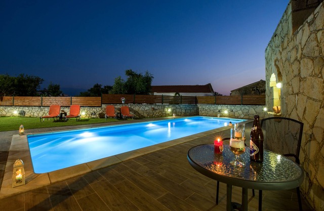 Skandalis Traditional Suites