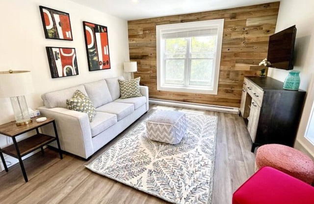 "Ski" at Hills Meaford | 2BD Suite + Bunk Beds