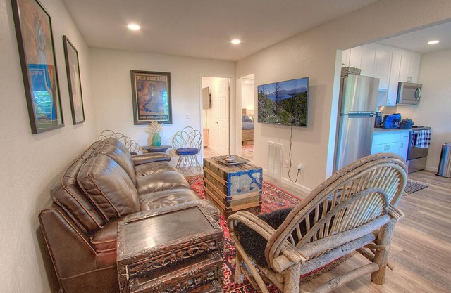 SKI CONDO! Beautifully decorated, lake view, Amazing in summer too!!