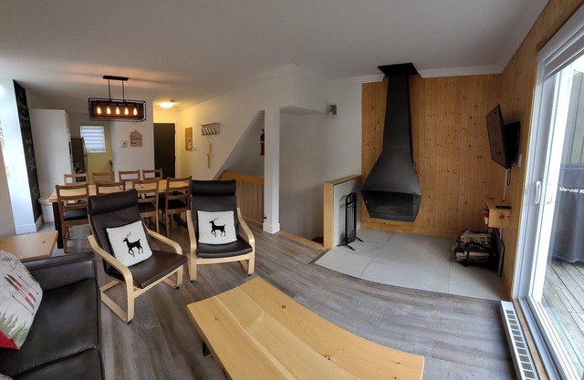 Condo Mont du Midi 64 | Ski Condo