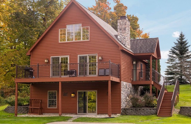 Ski & Golf Spacious Log Cabin in Otsego Resort