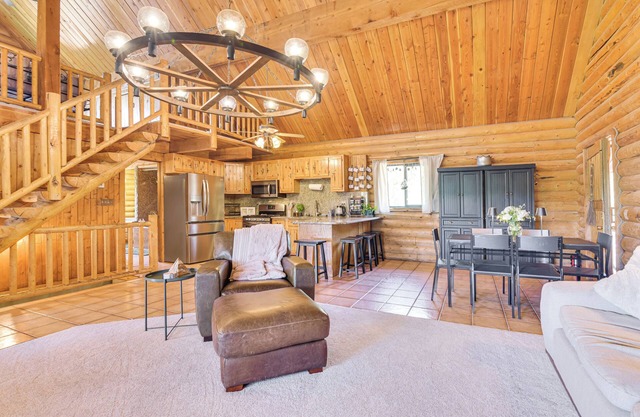 Ski, Hike & More: Homey Huntsville Retreat!
