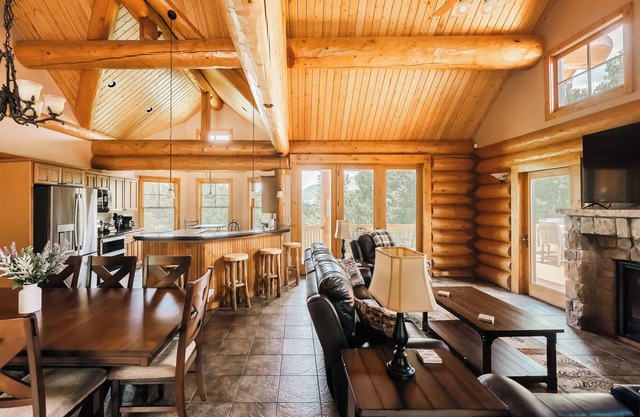 Ski, Hike, Relax - Log Cabin with Views + Hot tub