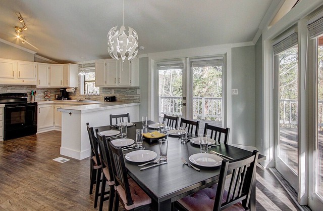 Ski Hill 3 Bedroom Home by Redawning