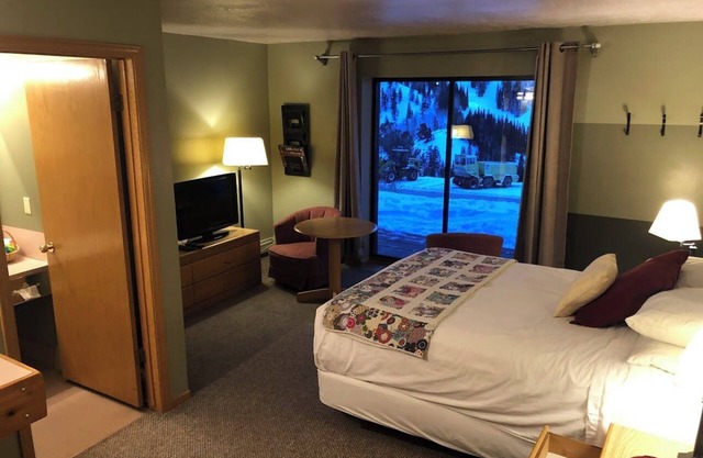 Ski in/out room for 2-4 at Powder Mountain