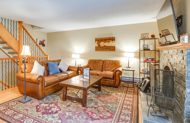Ski-In Retreat with Pool Access 2 Blocks to Main St