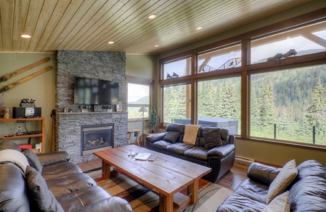 "Ski in" Altitude Chalet, vista de jacuzzi! Caminar a la aldea / transporte p-up a través rd