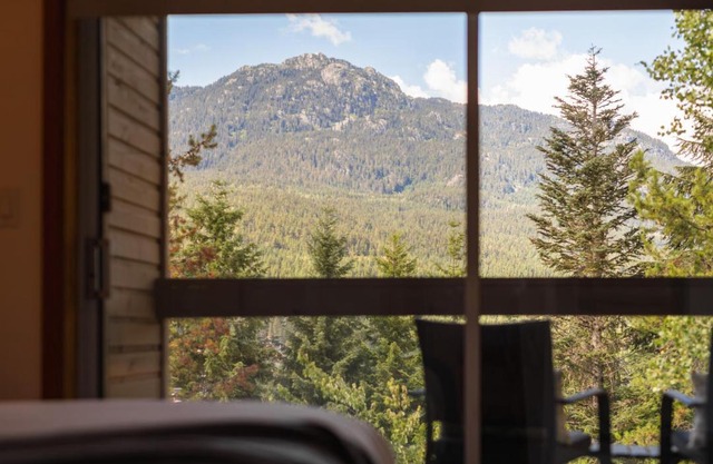 Ski In Ski Out 3BR Townhome in Creekside by Harmony Whistler