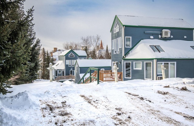 Completamente renovado Ski In / Ski Out Chalet en el corazón de la Villa Mont Tremblant