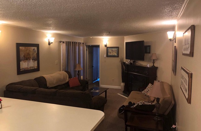 Ski In / Ski Out 3BR2Bath Condo en Winterplace. Actualizaciones modernas. ¡Hermosa vista!