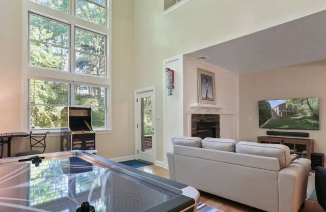 Ski in-Ski out ‘Deer'lightful Mountain Retreat
