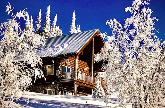 A pie de pistas - esquí fuera Log Cabin en la montaña de polvo