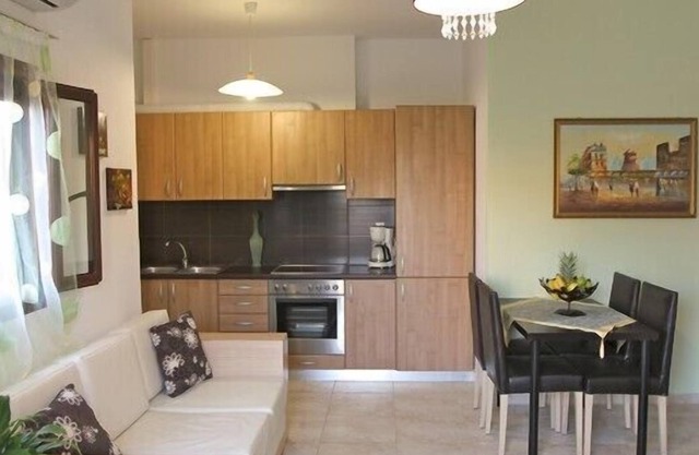 Apartamento privado, 2 habitaciones, jardín, piscina climatizada, cerca de la playa, oferta especial