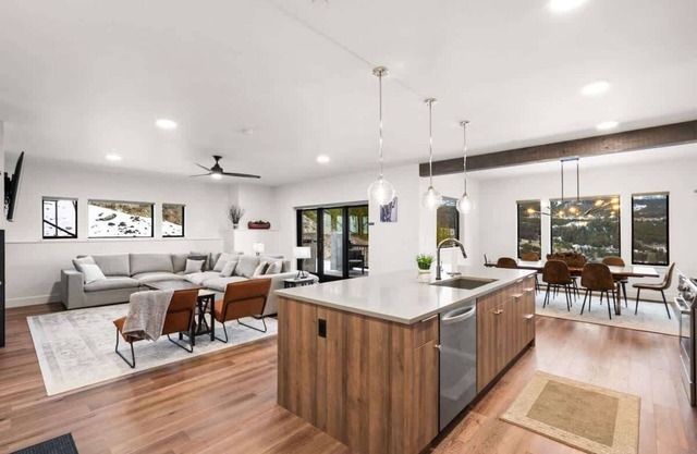 Ski-in/Ski-Out Slopeside Luxury Condo in Big Sky