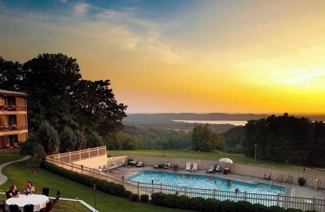 Ski Lodge w Pool/HotTub/Golf & Beach Club Access!