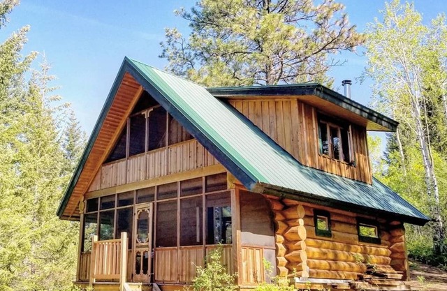 Wild Rose Cabin ~ Glamping en las colinas de alerce! ¡10 min de pistas de esquí XC!