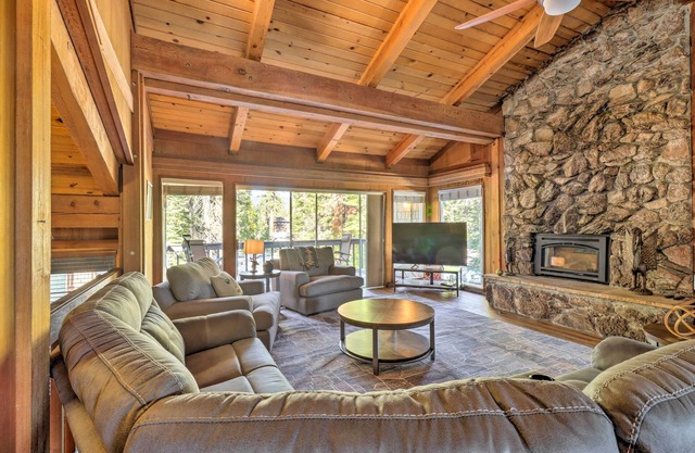 Ski & Soak: Hot Tub Haven in Tahoe City!