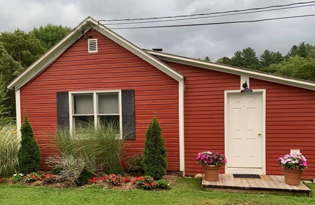Ski weekend Getaway - Stones Throw Cottage