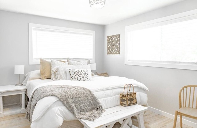 Designed for Comfort Cal King bed, Mountain Views, Hiking, Deck, Ski, Peaceful.