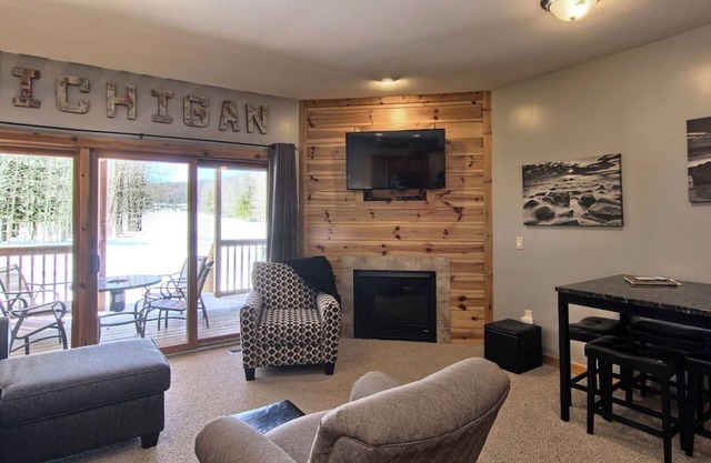 Skiing , golf or nearby lakes. Schuss has it all!